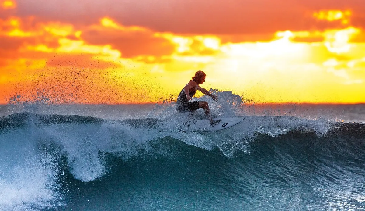 Hikkaduwa: Surf, Reef and Beach-Bar Nights
