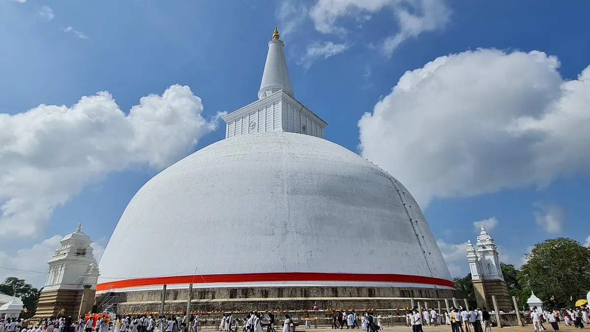 Ruwanwelisaya: The Great White Stupa of Anuradhapura