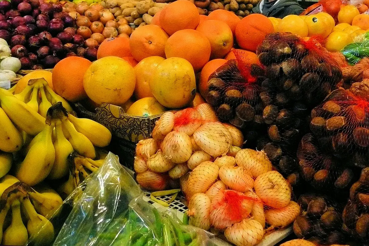 Tropical Fruits of Sri Lanka: A Market Guide